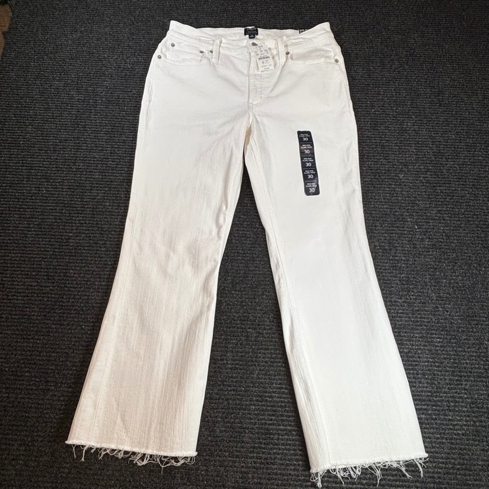 J.Crew Mid-Rise Flare Crop Jeans White Raw Hem BO933 Size 30 NEW